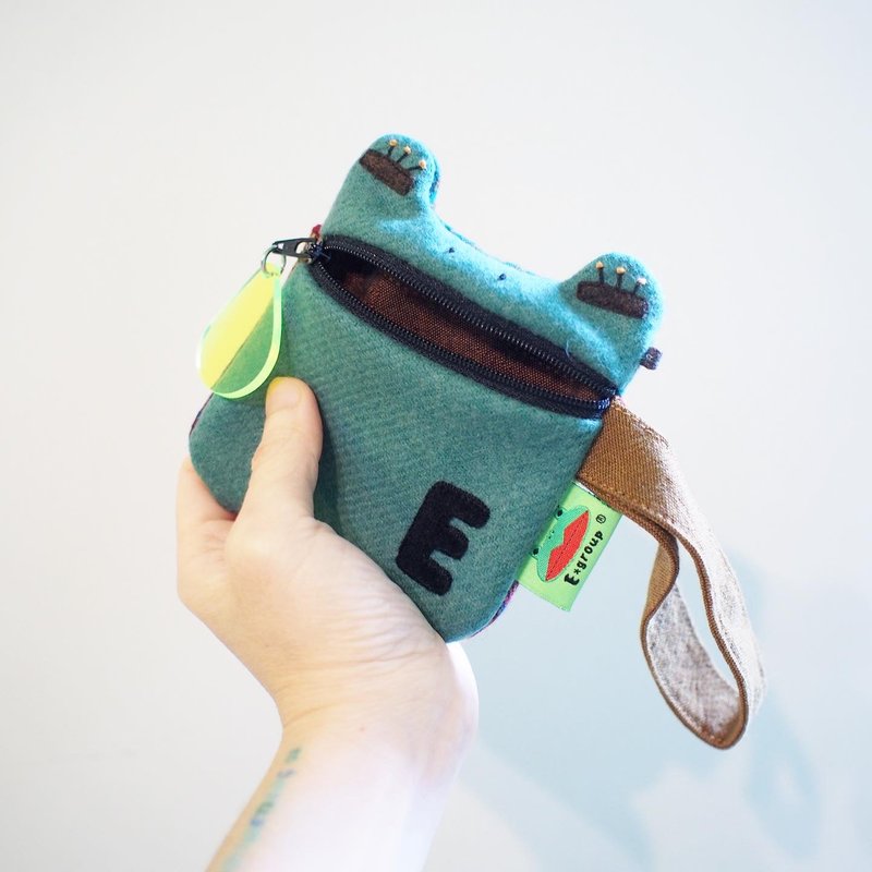 E*group 阿蛙口水手提零錢包 羊毛料拼布  灰綠款式 - 零錢包/小錢包 - 棉．麻 綠色