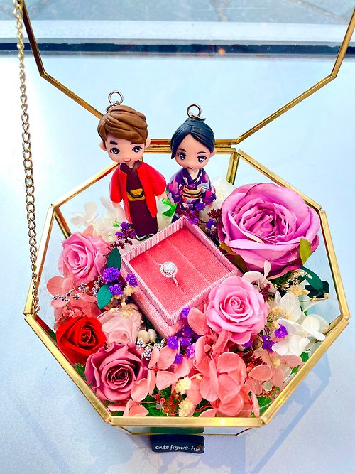 香港陶偶設計公司 CUTEFIGUREHK 客製化禮物 Q版自訂人像絲花玻璃盒