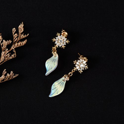 ハンドメイド 星と雪の結晶 ピアス 🎄雪の結晶ピアスの作り方/Snowflake earrings - YouTube