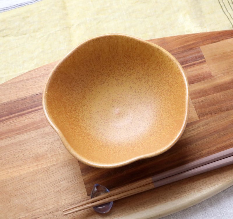 山吹色花瓣鉢 - 碗 - 陶 橘色