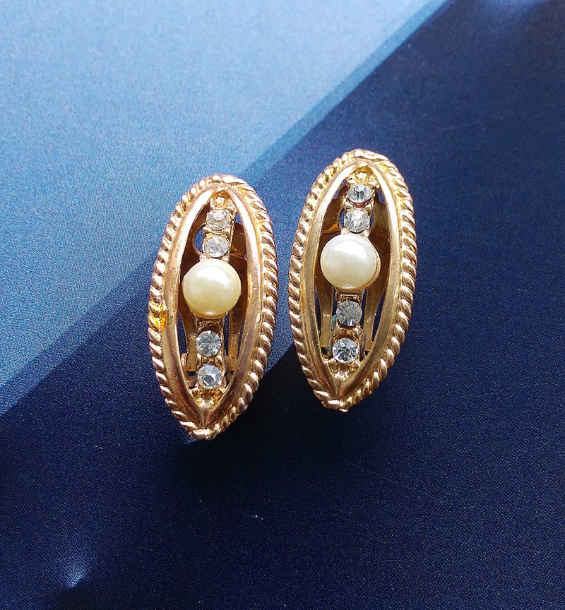 Vintage Jewelry 西洋古董飾品 優雅弧面 仿珠 夾式耳環 - 耳環/耳夾/耳骨夾 - 其他金屬 金色