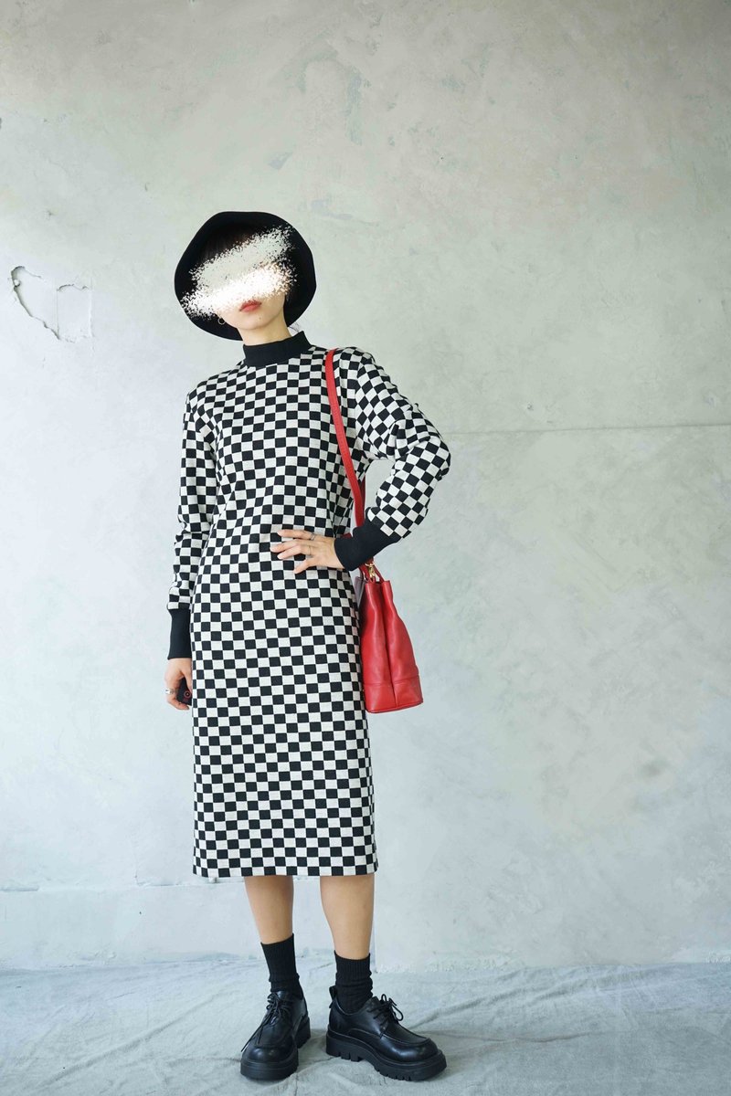 Treasure Hunt Vintage-80s Black and White Checkerboard High Neck Knitted Dress - ชุดเดรส - เส้นใยสังเคราะห์ สีดำ