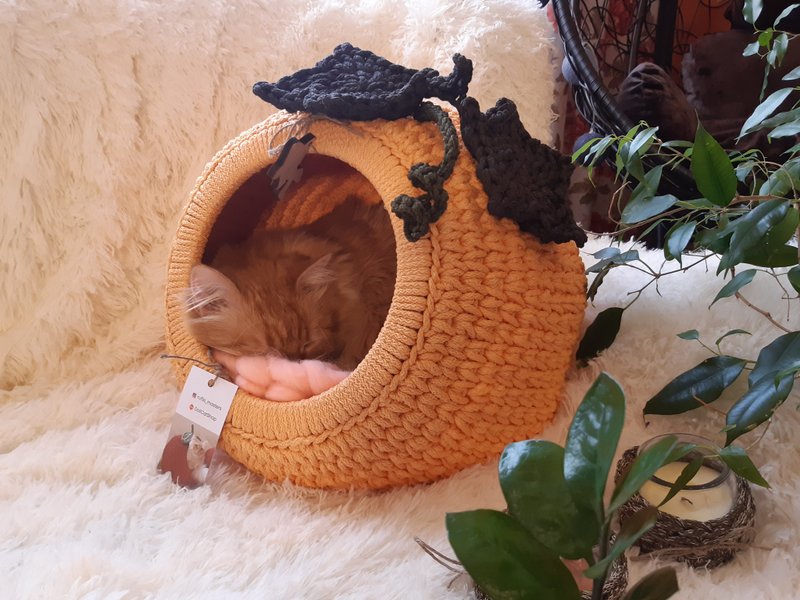 Outdoor cat house Crochet pet bed Cat couch Cat cave knitted - Bedding & Cages - Polyester 