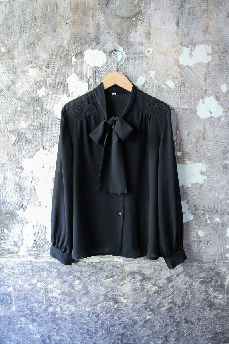袅袅デパート-ヴィンテージの黒の繊細な刺繍レースシャツ