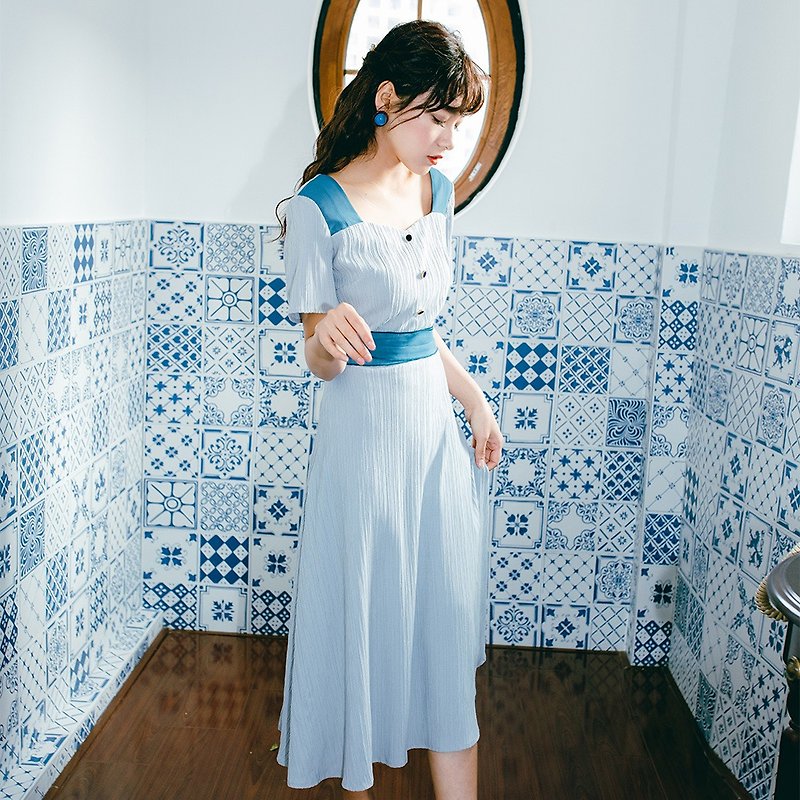 Spring dresses with collision colored belts and button-up skirts - ชุดเดรส - วัสดุอื่นๆ สีน้ำเงิน