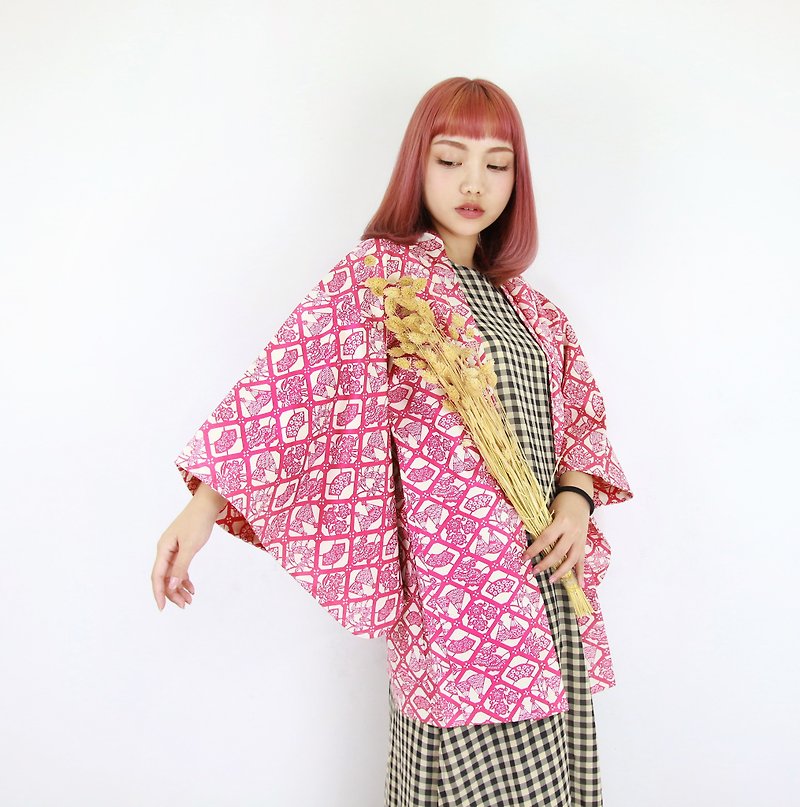 Back to Green-Japan brought back feather weaving kimono rose grid/vintage kimono - Women's Casual & Functional Jackets - Silk 
