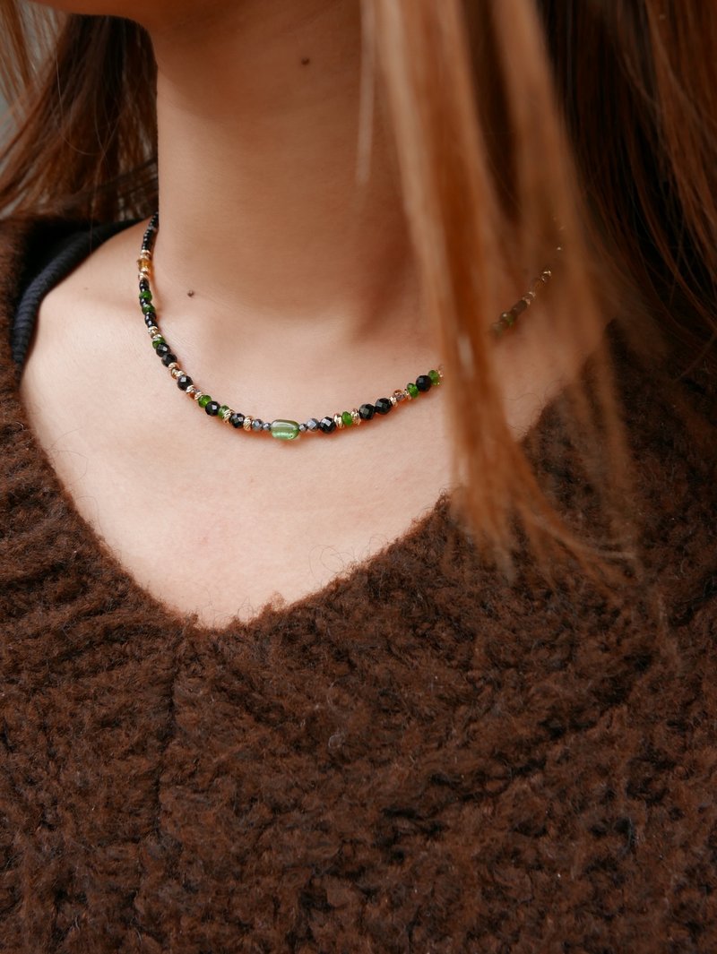 Natural stone necklace/green tourmaline/diopside - Necklaces - Copper & Brass Green