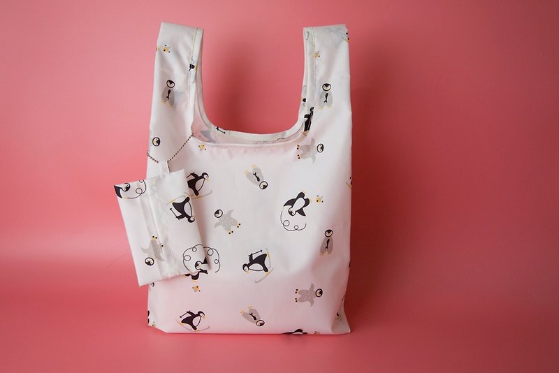 Pu.sozo cloth hand made cute penguin waterproof shopping bag / side backpack / beverage bag / picnic bag - ถุงใส่กระติกนำ้ - วัสดุกันนำ้ ขาว