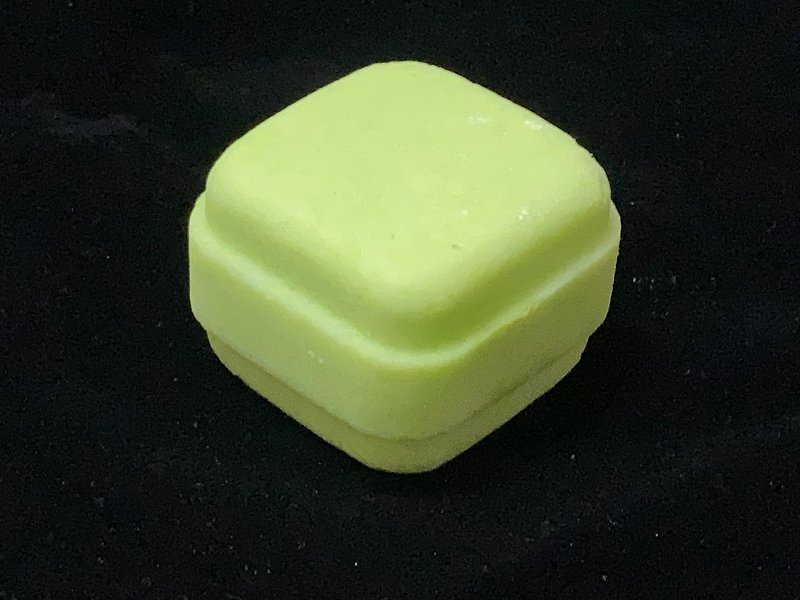 Weakly acidic shampoo cake is green and refreshing-slightly cool - Shampoos - Essential Oils 