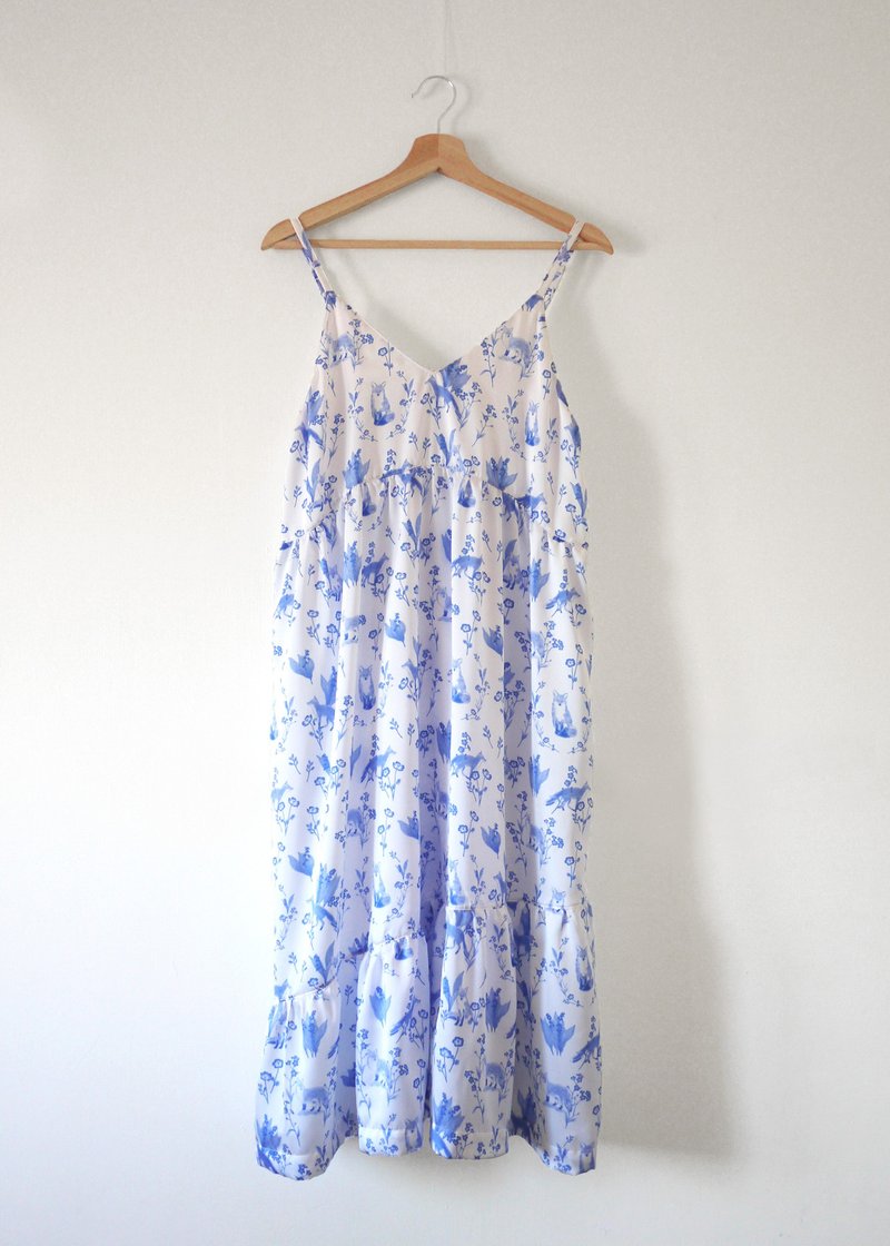 Fox Flower and Grass Hem Irregular Thin Shoulder Dress - ชุดเดรส - เส้นใยสังเคราะห์ หลากหลายสี