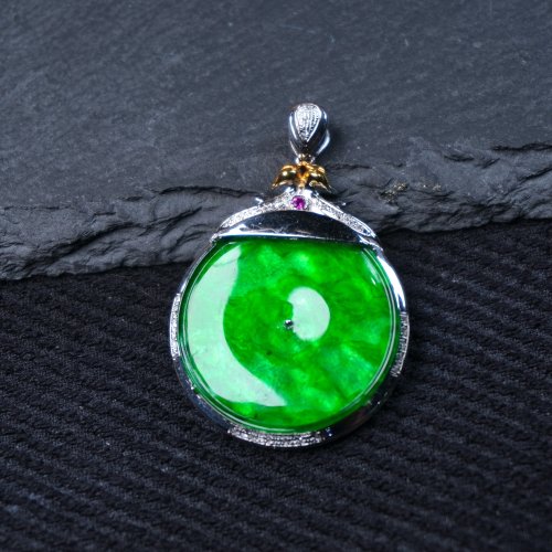 18Kゴールドダイヤモンドと氷種インペリアルグリーン翡翠の平安