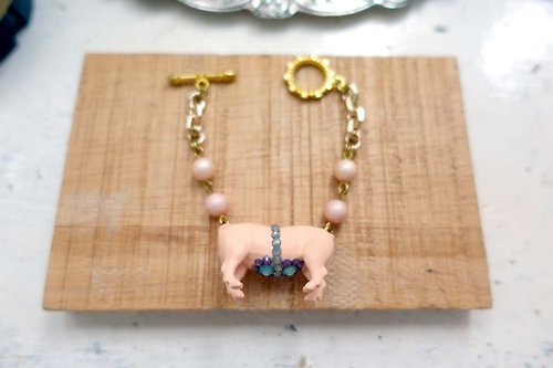 TIMBEE LO shop 抽象拼合藝術品創作豬屁股鍍真金手鍊 貝殼珍珠 施華洛水晶花圖案