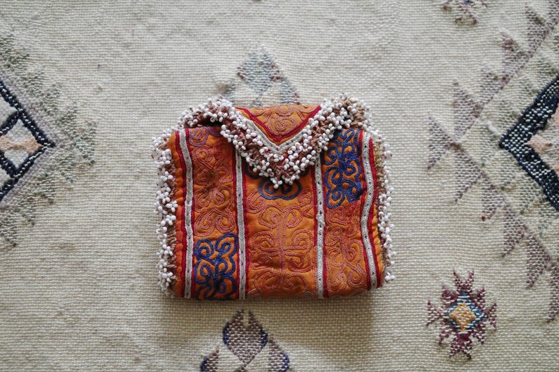 Afghan vintage embroidered fabric remade storage bag D style - กระเป๋าสตางค์ - ผ้าฝ้าย/ผ้าลินิน 