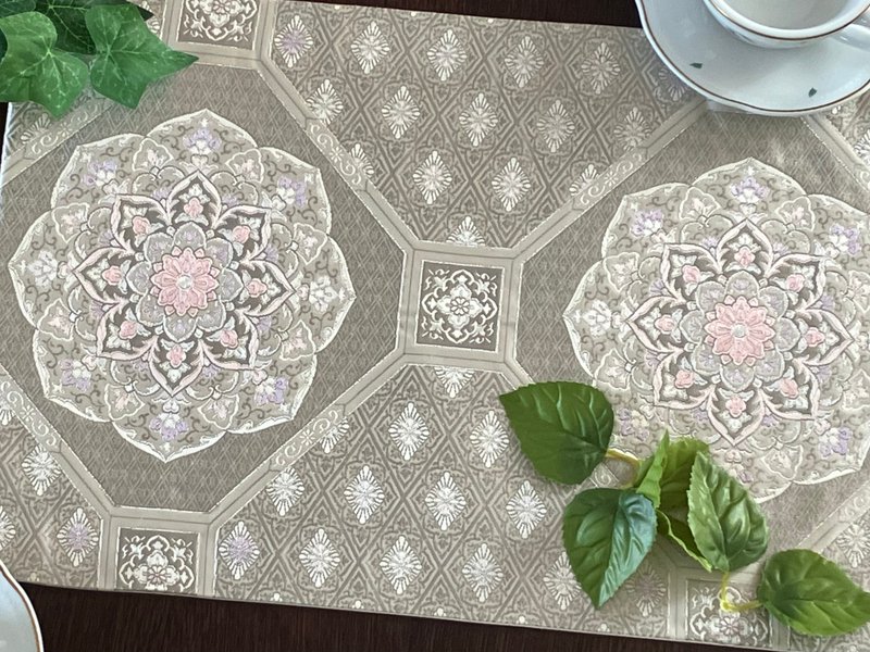 Gorgeous kimono obi doily vase mat - Place Mats & Dining Décor - Silk Silver