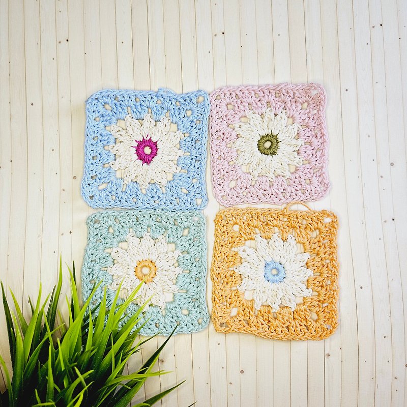 Woven flower piece coaster storage mat crystal mat - Items for Display - Cotton & Hemp Blue