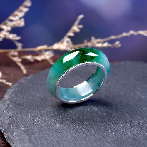 グリーンフラワー翡翠リング 指輪 18Kゴールドダイヤモンド