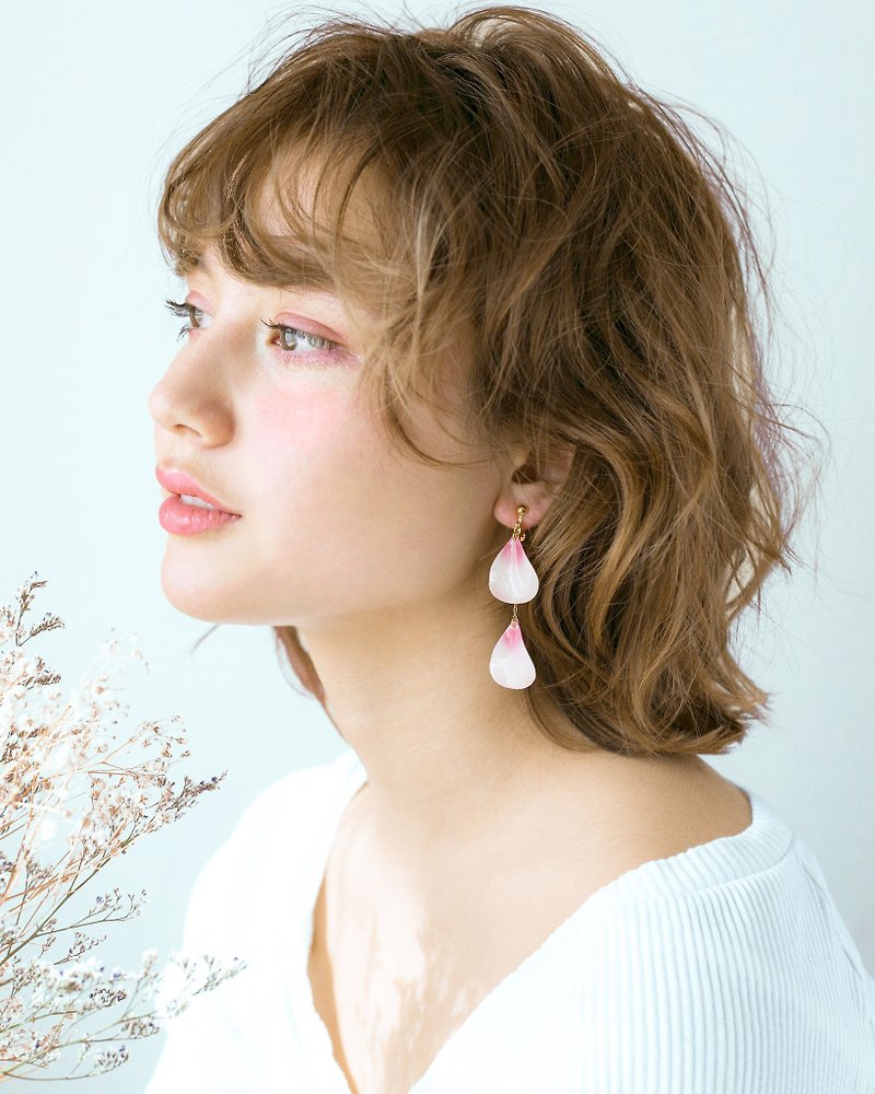 Cherry Blossom Petal Earrings, Dainty 14k Gold Fill, CB02 - ต่างหู - วัสดุอื่นๆ สึชมพู