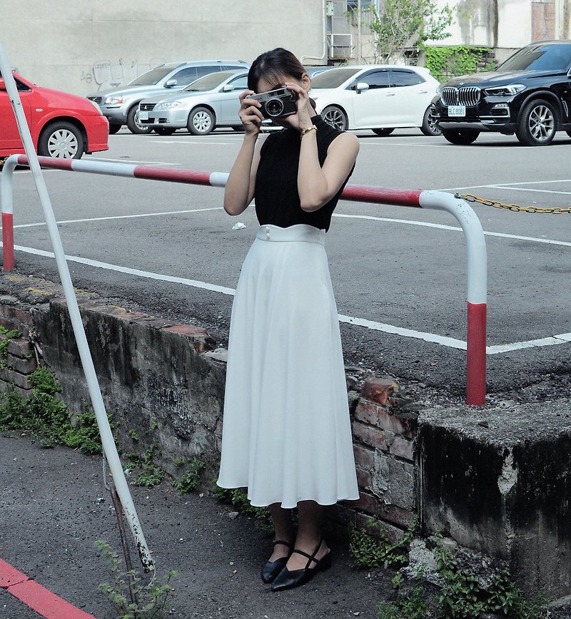 wavy petal skirt // white - Skirts - Polyester White