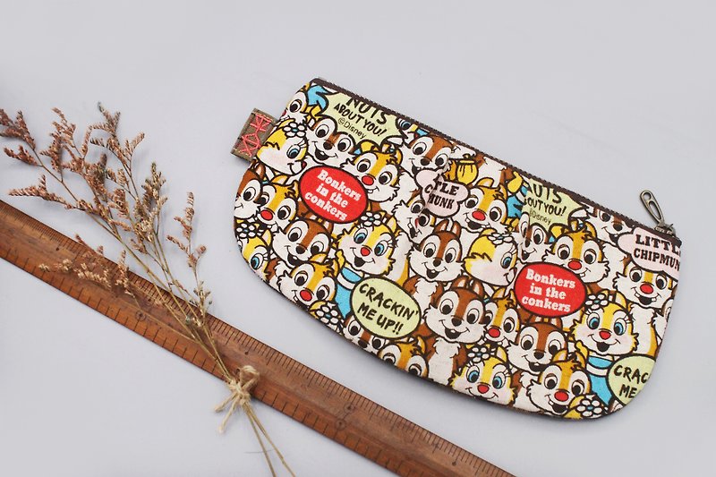 Peace Multi-purpose bag - Qiqi Ditty squirrel, Japanese Disney copyright cloth, large-capacity pencil case, cosmetic bag, glasses bag, - กระเป๋าเครื่องสำอาง - ผ้าฝ้าย/ผ้าลินิน สีนำ้ตาล