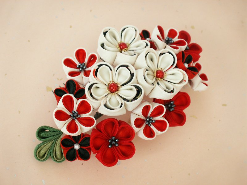 [New] Knob work Hair ornament for coming-of-age ceremony [Hair ornament like a big bouquet, white / black] - Hair Accessories - Silk White