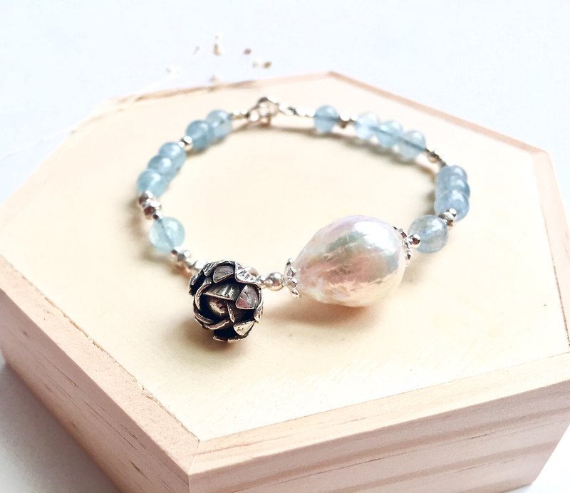 Ops Aquamarine pearl handmade nature Unique Silver gift Gemstone bracelet - สร้อยข้อมือ - เครื่องเพชรพลอย สีน้ำเงิน