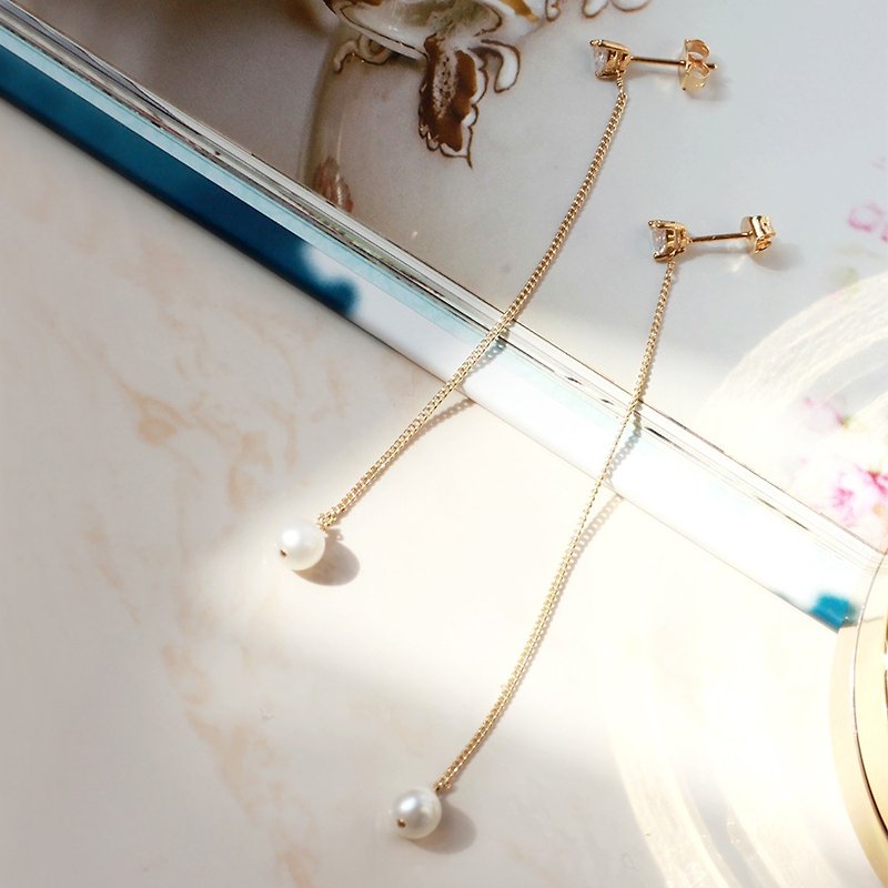 2ダイヤモンドのイヤリング天然真珠のイヤリングを身に着けているMissQueenyフェミニンエレガンス - ピアス・イヤリング - 金属 ゴールド