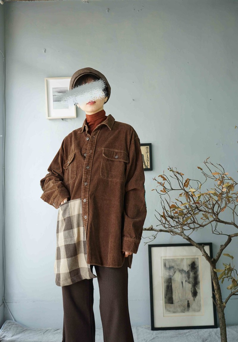 Restyle Transformation Vintage - Dark Coffee Stitching Plaid Asymmetrical Hem Patch Long Shirt Dress - เสื้อเชิ้ตผู้หญิง - ผ้าฝ้าย/ผ้าลินิน สีนำ้ตาล