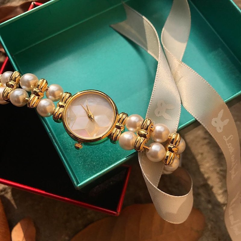【Lost And Find】Elegant Natural Mother of pearl watch - นาฬิกาผู้หญิง - เครื่องเพชรพลอย ขาว