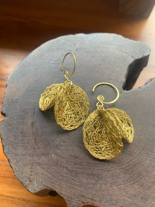 crafitti Wired petal earrings