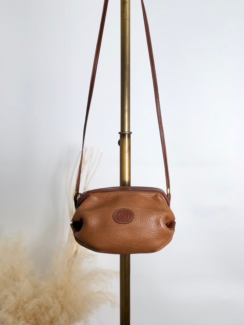 【 日本直送　名牌中古包 】GUCCI グッチ ショルダーバッグ ブラウン GG型押し レザー vintage ヴィンテージ オールド 6j6h7h - 側背包/斜背包 - 真皮 咖啡色