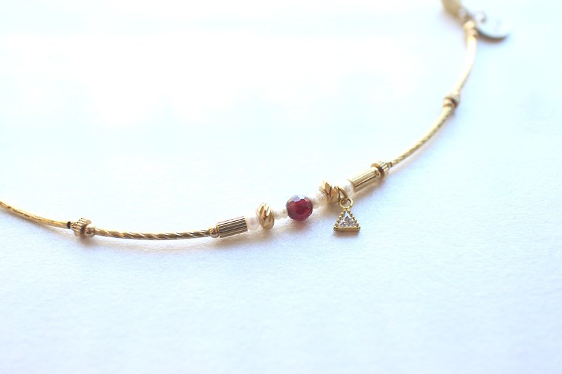 Garnet's secret- Garnet brass bracelet - สร้อยข้อมือ - ทองแดงทองเหลือง หลากหลายสี