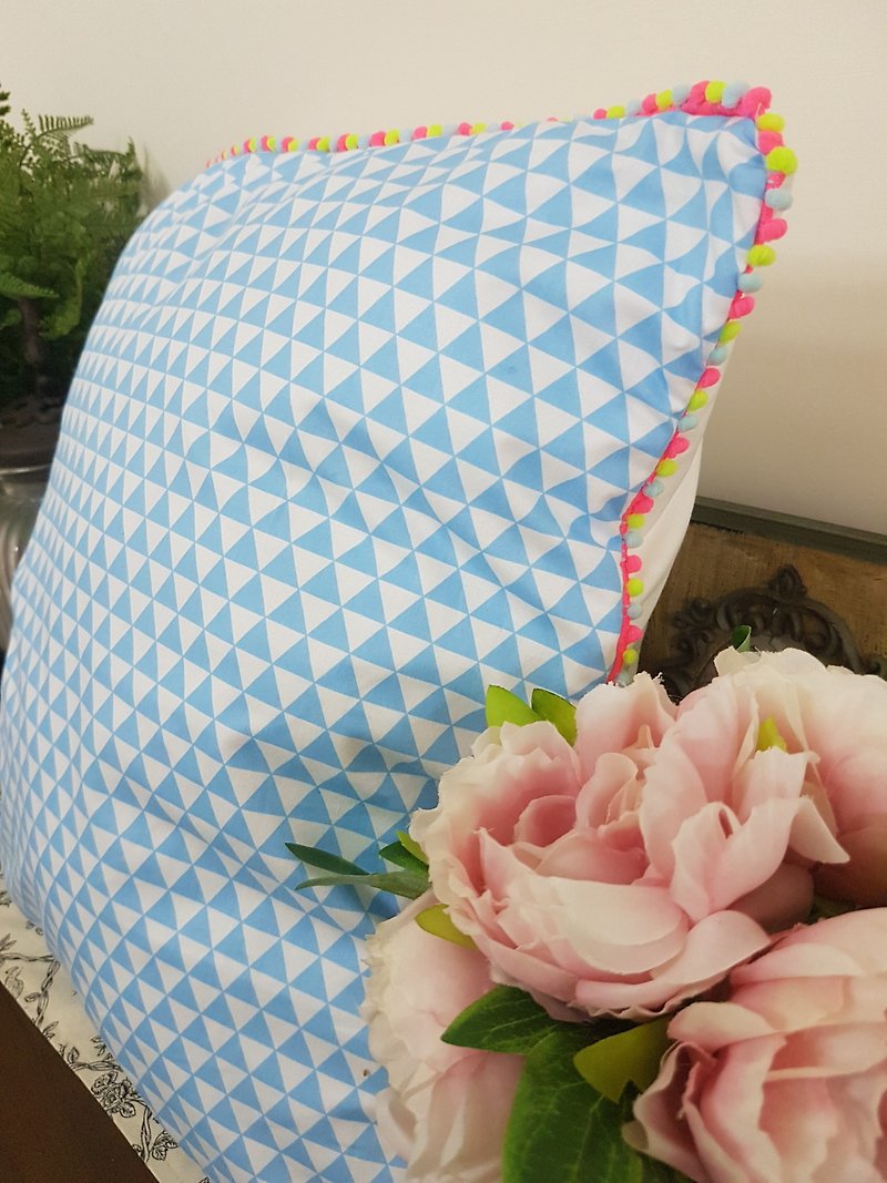 Nordic simple light blue triangle geometric pattern colored fur ball pillow / pillow - หมอน - ผ้าฝ้าย/ผ้าลินิน สีน้ำเงิน