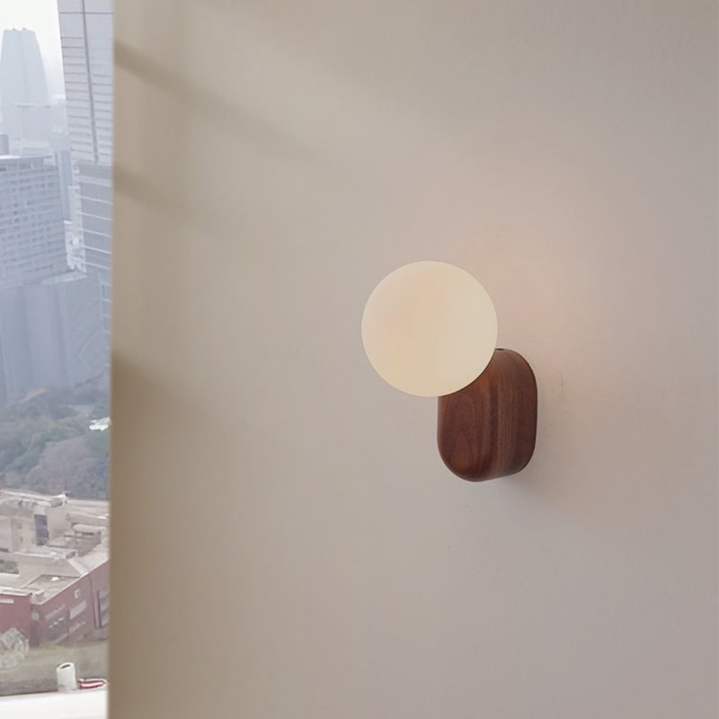 Taisho retro Western style North American black walnut wall lamp log hand-made color temperature three-stage switch 201LW - โคมไฟ - ไม้ สีนำ้ตาล