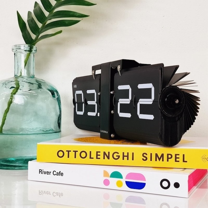 CLOUDNOLA | Flipping Out Digital Flip Clock Black - นาฬิกา - โลหะ สีดำ