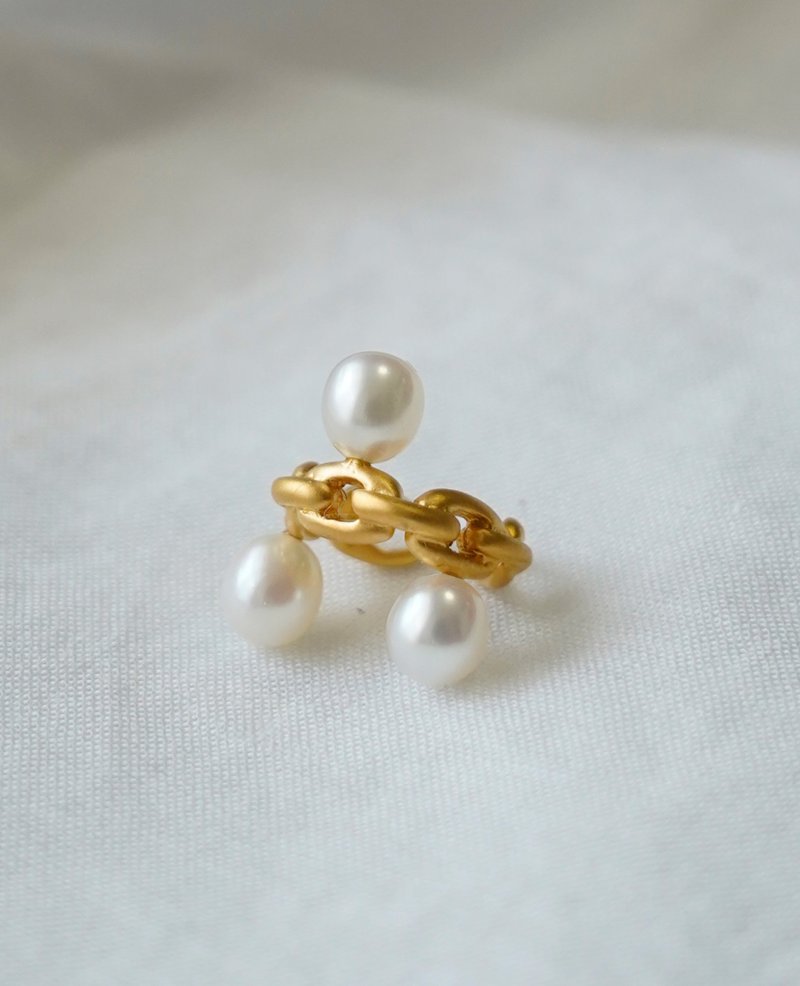 SV Chain Pearl Earcuff - 耳環/耳夾/耳骨夾 - 其他金屬 白色
