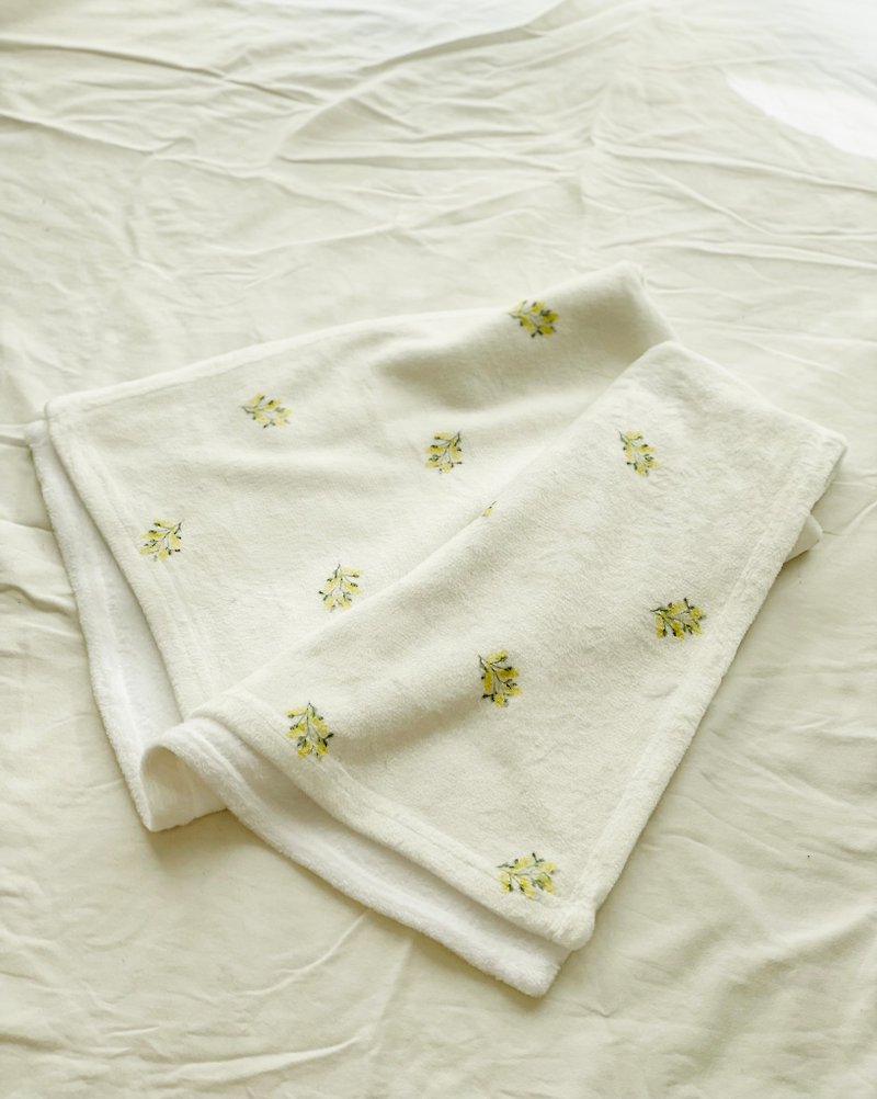 Fluffy super lightweight blanket - Baby Accessories - Polyester Yellow