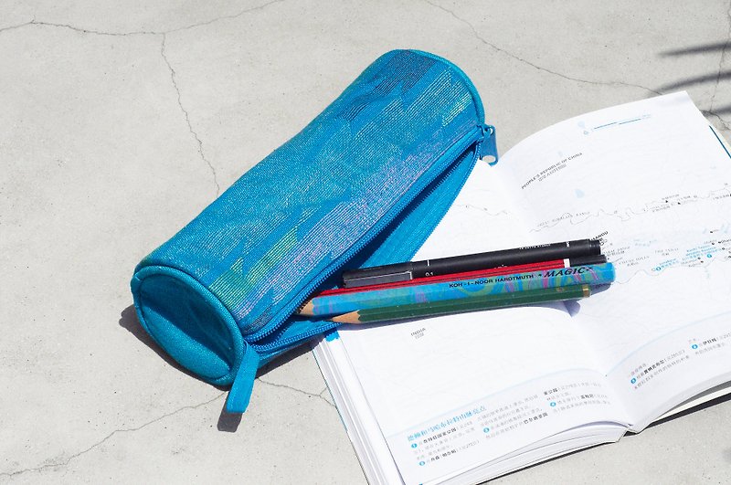 Christmas gift Valentine's Day gift stationery hand-woven long storage bag/pen case/cosmetic bag/pen case/tableware bag-blue sky woven Yika woven pencil case - กล่องดินสอ/ถุงดินสอ - ผ้าฝ้าย/ผ้าลินิน สีน้ำเงิน