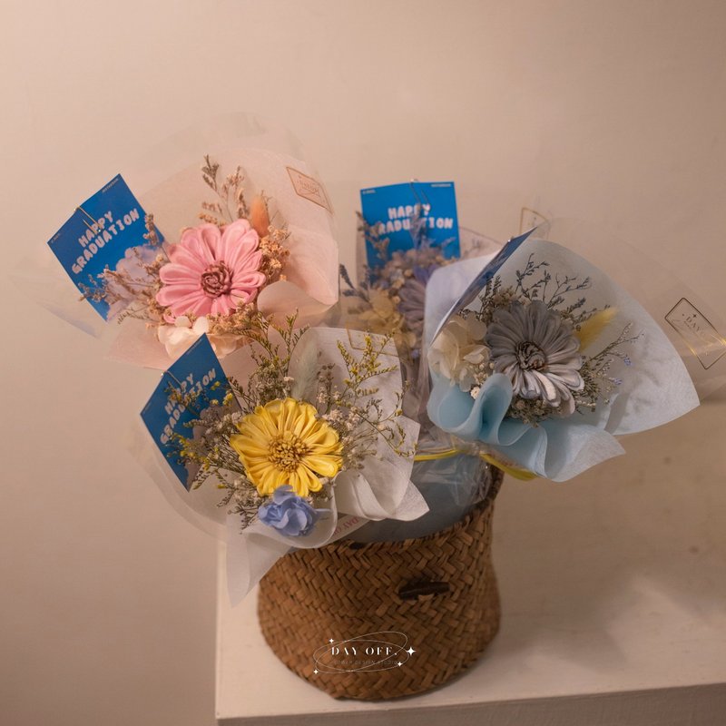 DAY OFF Graduation Season Graduation Small Bouquet Graduation Gift Diffuse Flower Bouquet Dried Flower Sola Flower - Dried Flowers & Bouquets - Plants & Flowers 