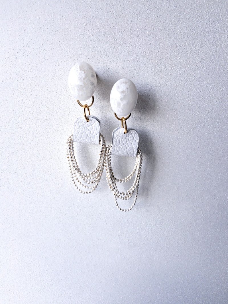 Galaxy 2way earrings /moon/ Interchangeable cold moon醫療鋼耳環 夾式耳環 耳夾 - 耳環/耳夾/耳骨夾 - 其他材質 白色