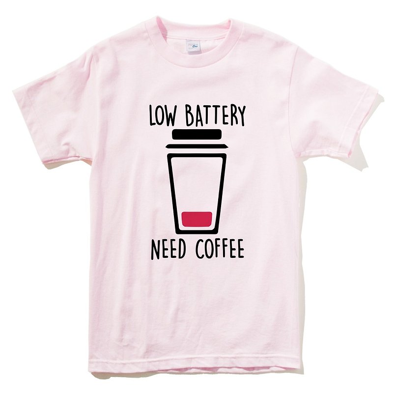 LOW BATTERY NEED COFFEE pink t shirt - เสื้อยืดผู้หญิง - ผ้าฝ้าย/ผ้าลินิน สึชมพู