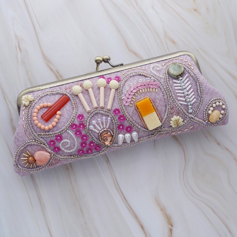 ビーズ刺繍のがま口眼鏡ケース ペンケース No.17 さくらピンク ウール素材 アートなギフトに最適 一点もの 母の日 敬老の日 クリスマスに - 眼鏡盒/眼鏡布 - 羊毛 粉紅色