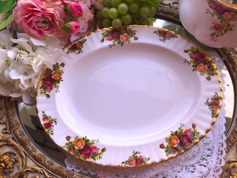 British bone china Royal Albert Royal Albert 22k gold inlaid country rose oval large size - Small Plates & Saucers - Porcelain Red
