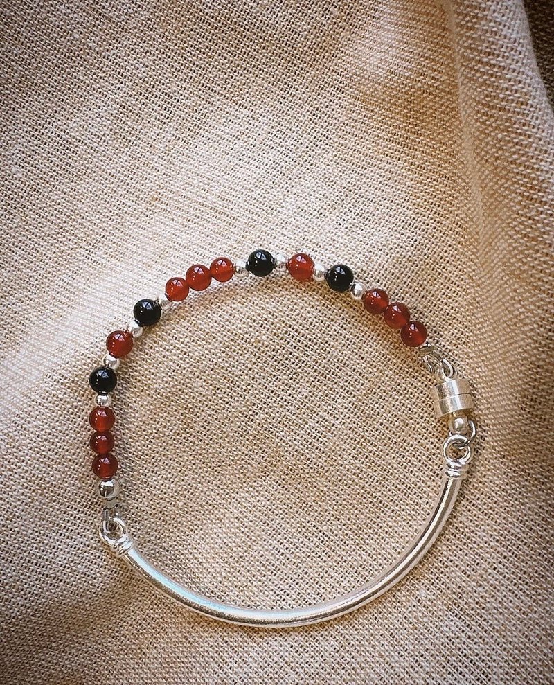 C&W natural black agate red agate s925 sterling silver magnetic half bracelet bracelet - สร้อยข้อมือ - หยก สีเงิน