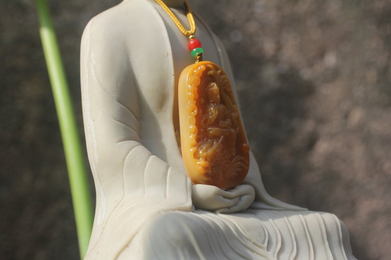 乘龍觀音 大慈大悲菩薩項鏈 天然黃蠟石 玉化料吊墜掛件毛衣鏈 - 項鍊 - 玉石 橘色