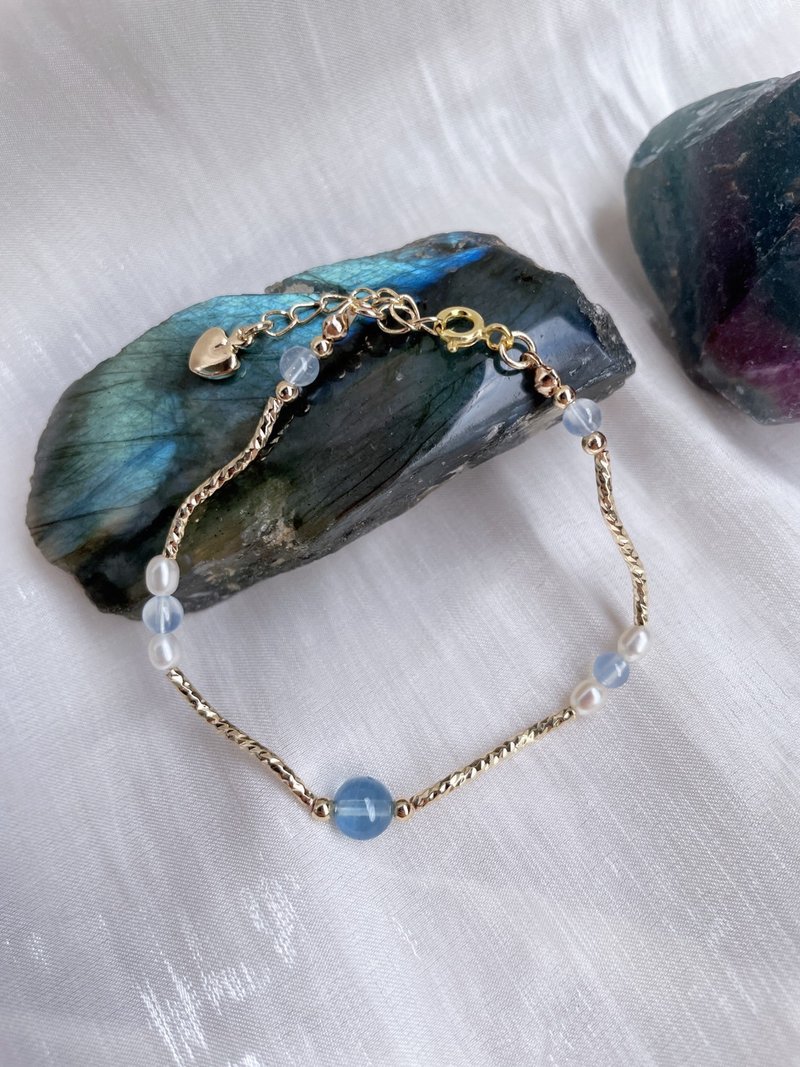 Ariel's handmade//Love's murmur/Aquamarine/Pearl 14K gold-packed color-preserving bracelet - สร้อยคอ - โลหะ สีน้ำเงิน