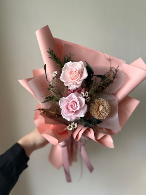 艸心 handcraft by xy 淡粉玫瑰 永生玫瑰花束 乾燥花束 畢業花束 生日花束