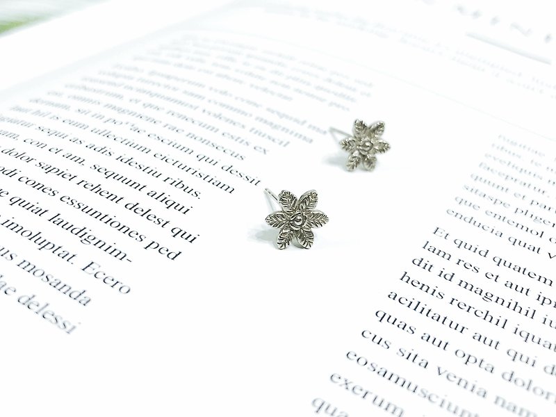 //Six-leaf flower// Sterling silver earrings - Earrings & Clip-ons - Sterling Silver White