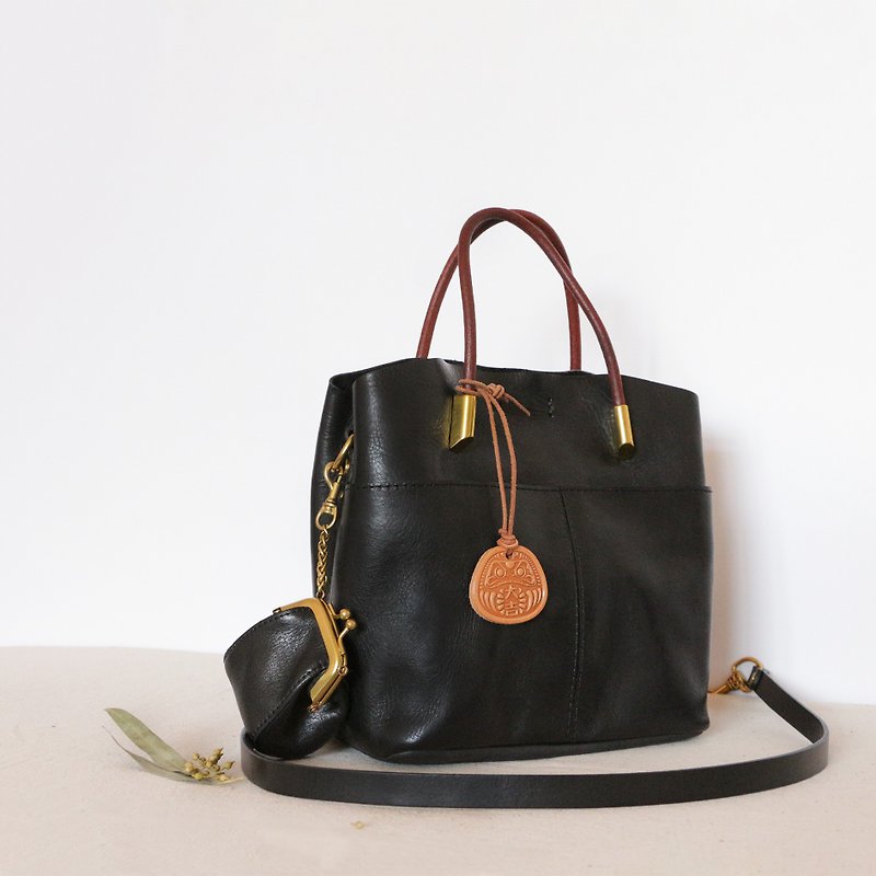 2Way cowhide bag diagonally hung shoulder bag black - กระเป๋าแมสเซนเจอร์ - หนังแท้ สีดำ