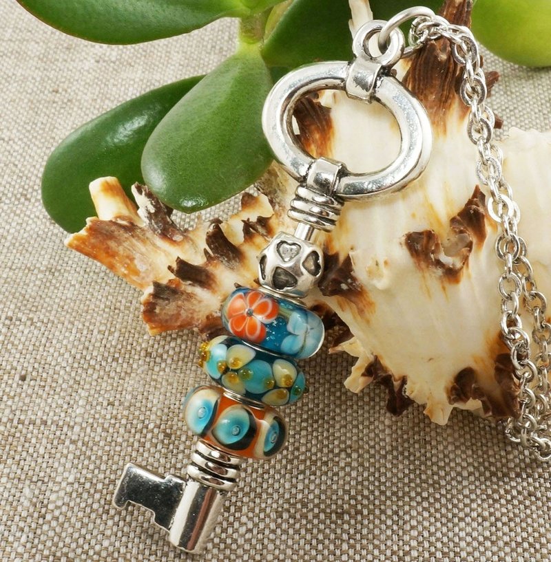 Silver Skeleton Key Teal Blue Orange Lampwork Glass Euro Charm Necklace Jewelry - สร้อยคอ - แก้ว สีน้ำเงิน