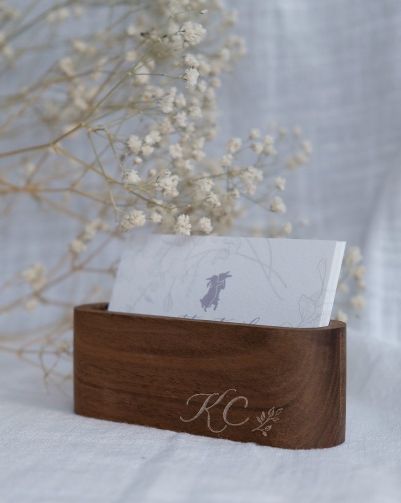 cottontail wood name card holder with personalised calligraphy engraving - ที่ตั้งบัตร - ไม้ สีนำ้ตาล